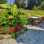 Manoir De Saint Ouen Bed and breakfast Sideville